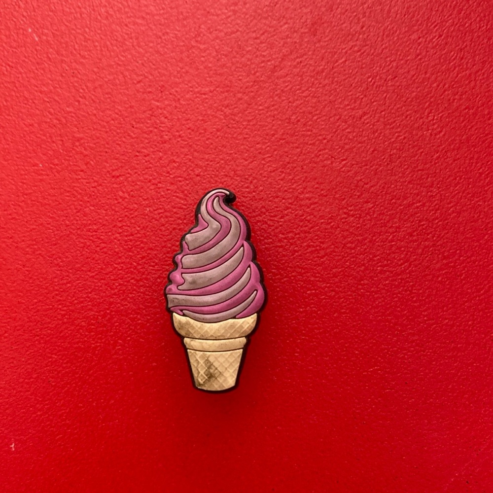 Crocs jibbitz 

Ice cream cone🍦